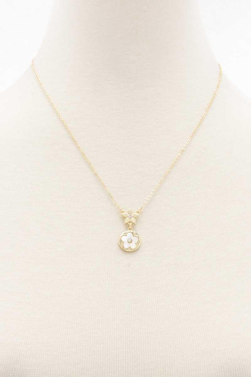 Collar de doble flor