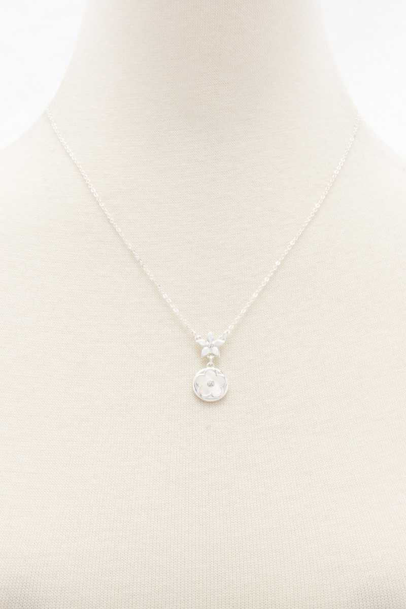 Collar de doble flor