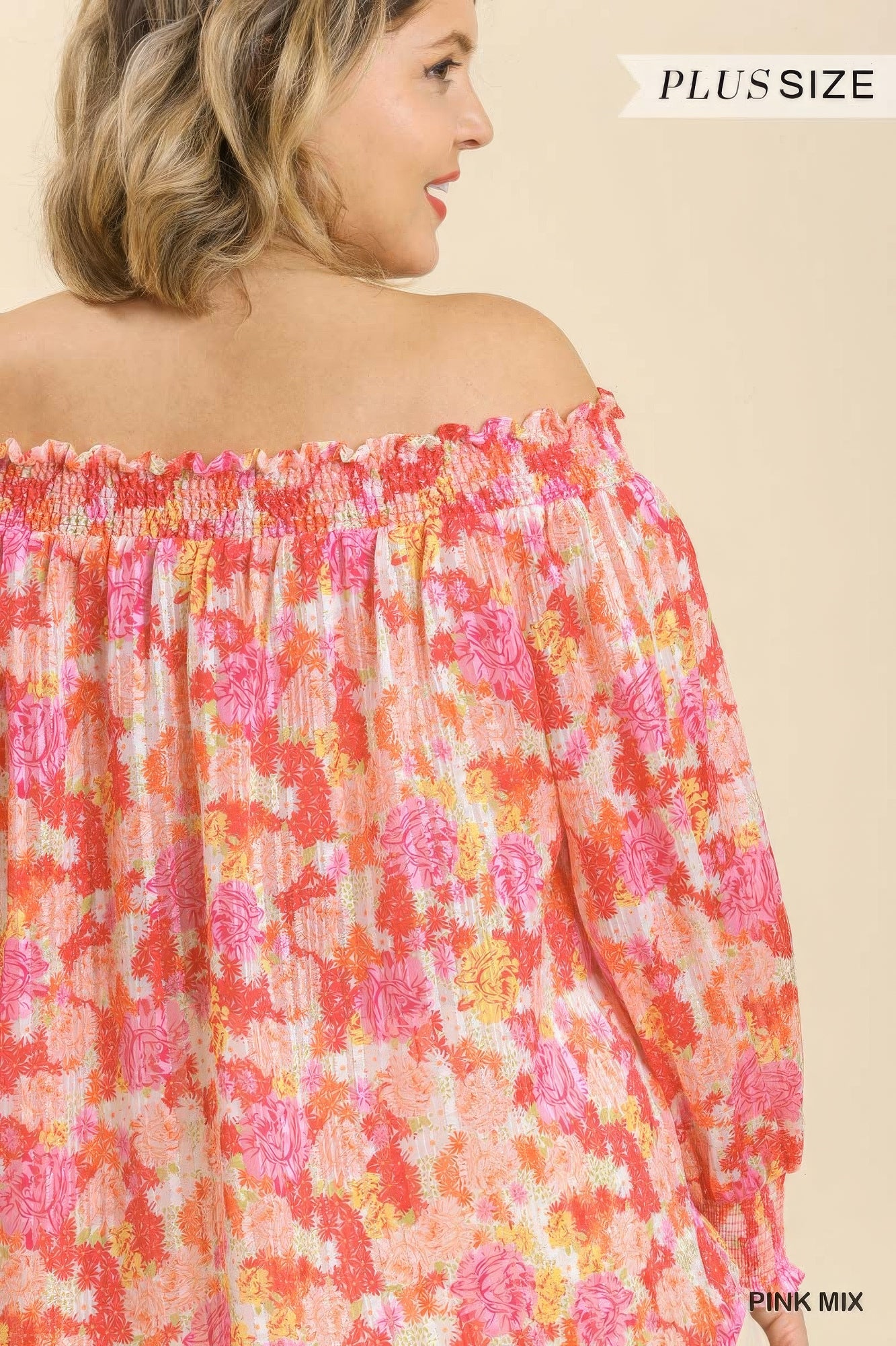 Blusa de manga larga con hombros descubiertos, dobladillo asimétrico y estampado floral transparente