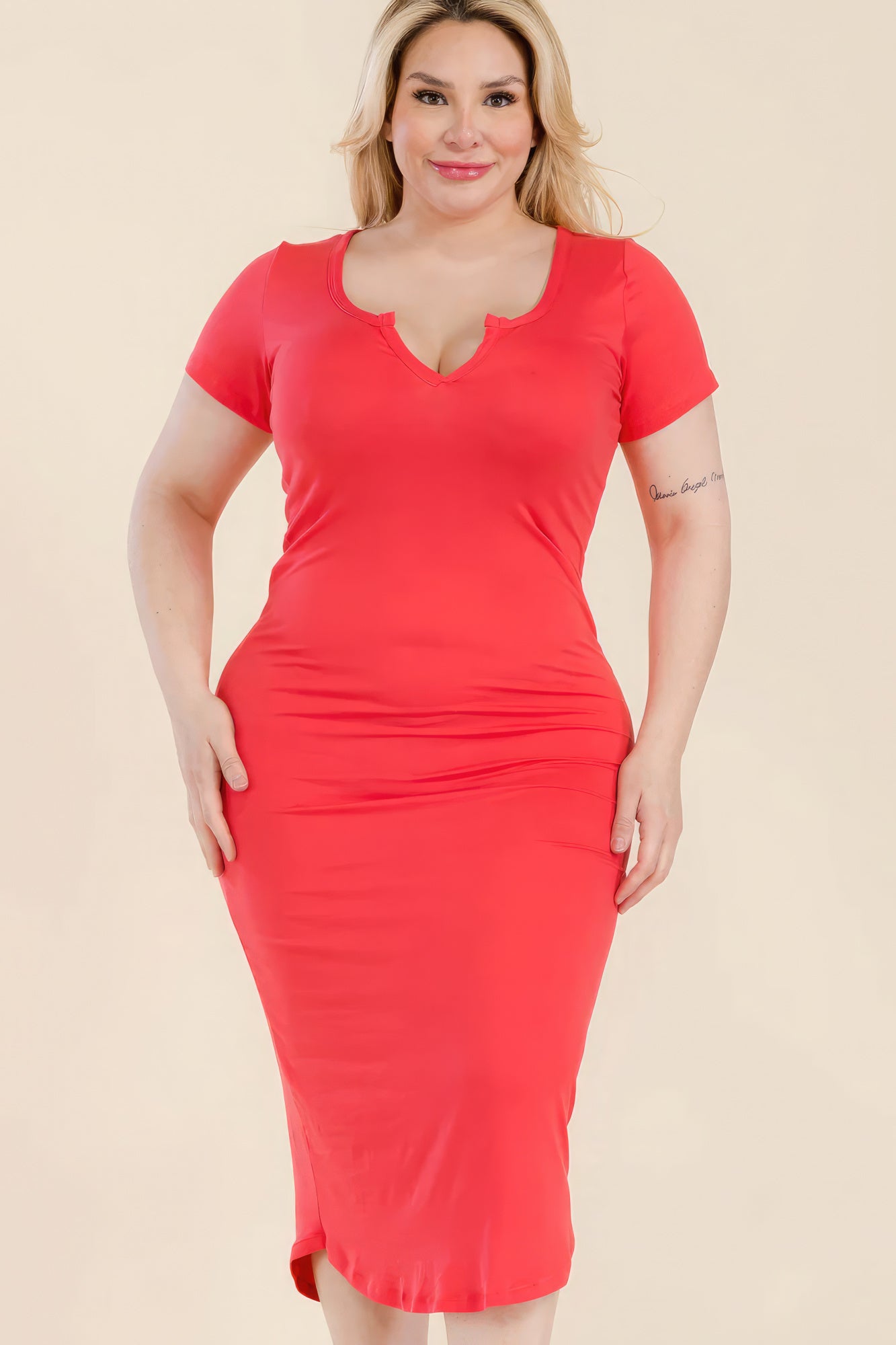 Robe mi-longue moulante à col fendu grande taille