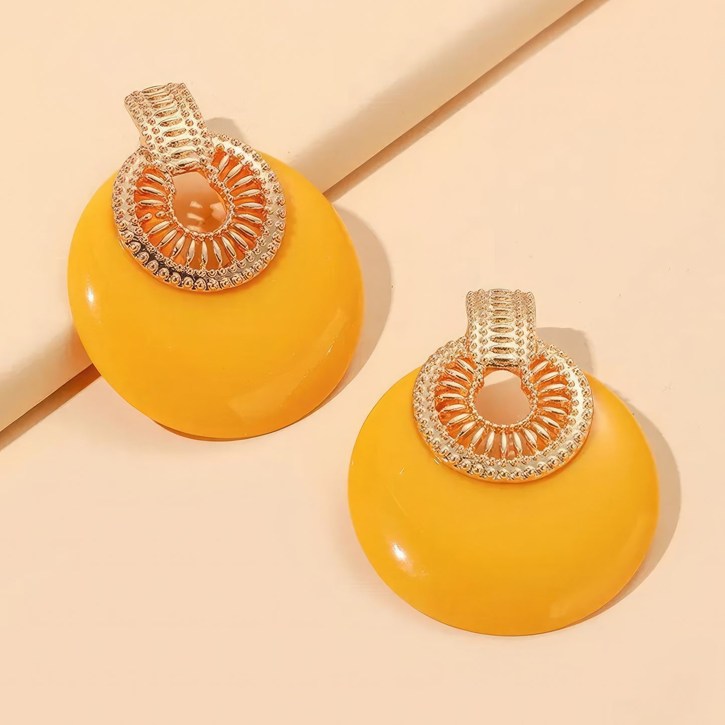 Boucle d'oreille ronde en métal