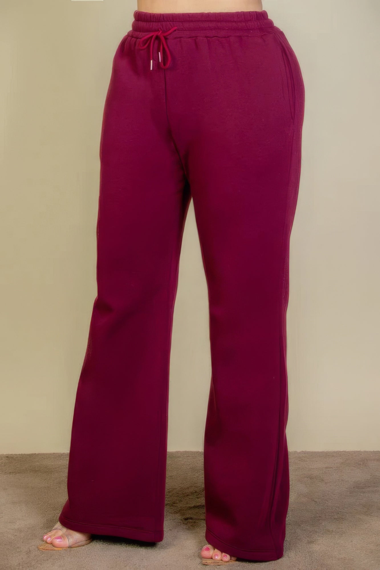 Pantalones deportivos con bolsillos inclinados y cintura con cordón ajustable de talla grande