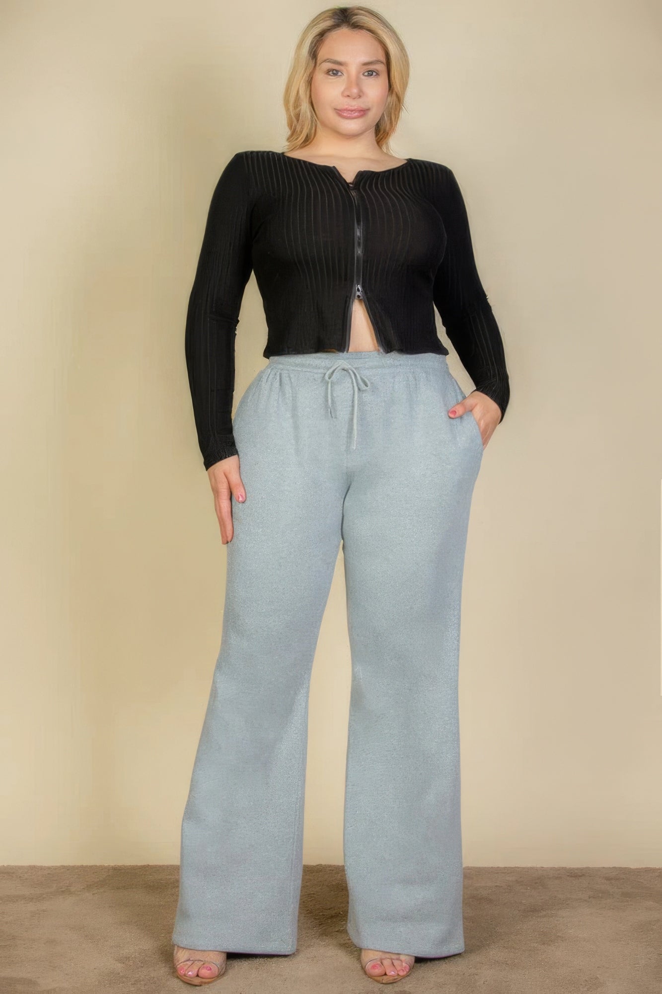 Pantalones deportivos con bolsillos inclinados y cintura con cordón ajustable de talla grande