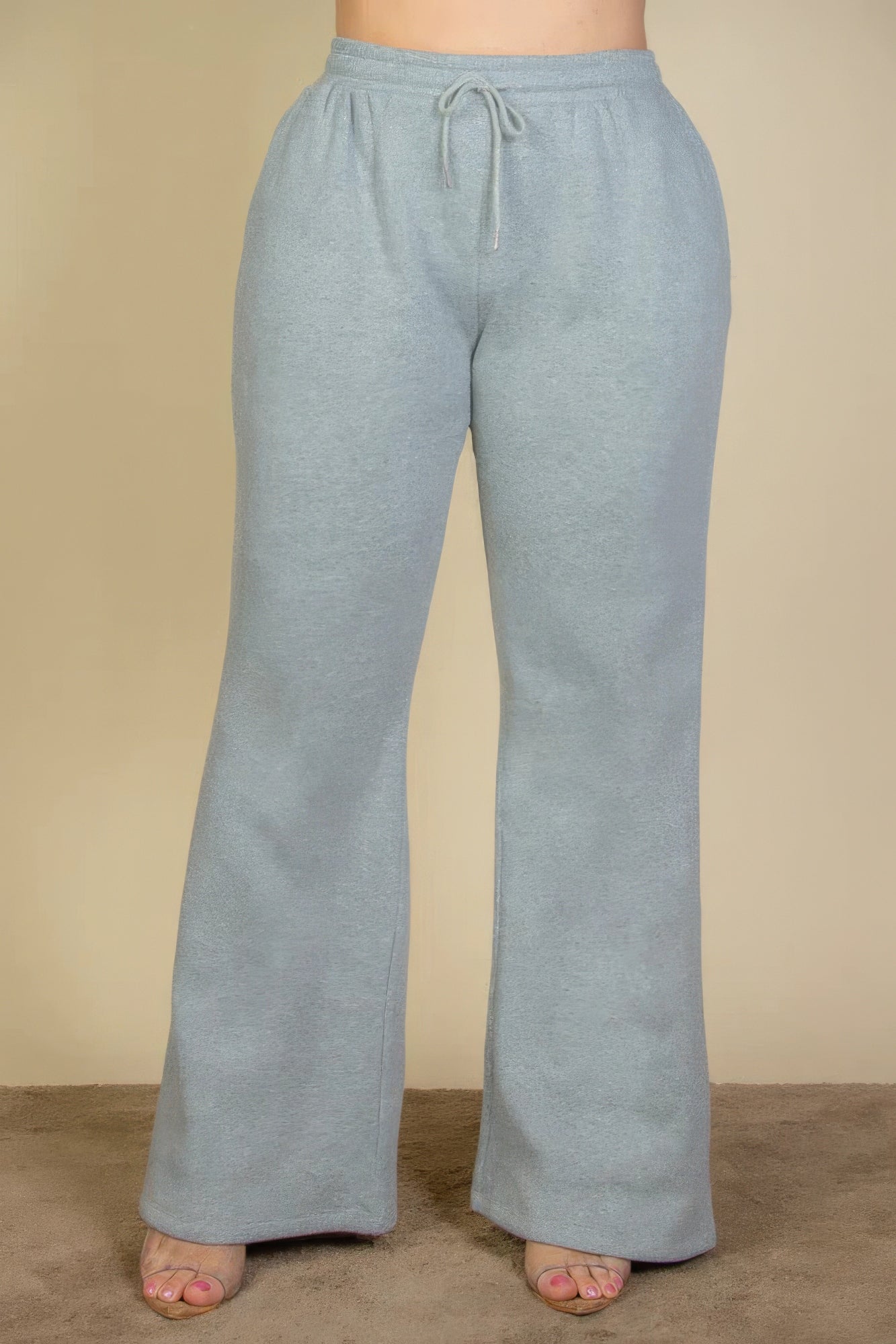 Pantalones deportivos con bolsillos inclinados y cintura con cordón ajustable de talla grande