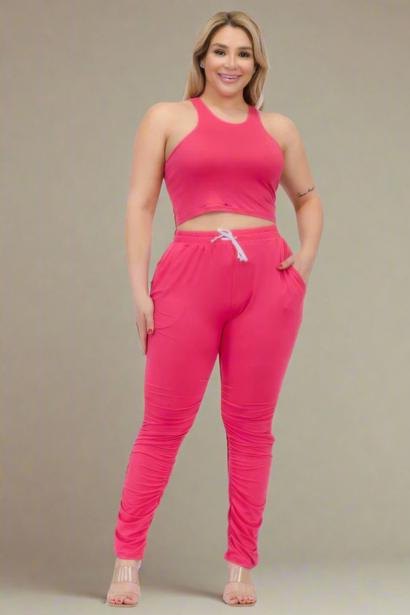 Conjunto de camiseta sin mangas corta y pantalones fruncidos de talla grande