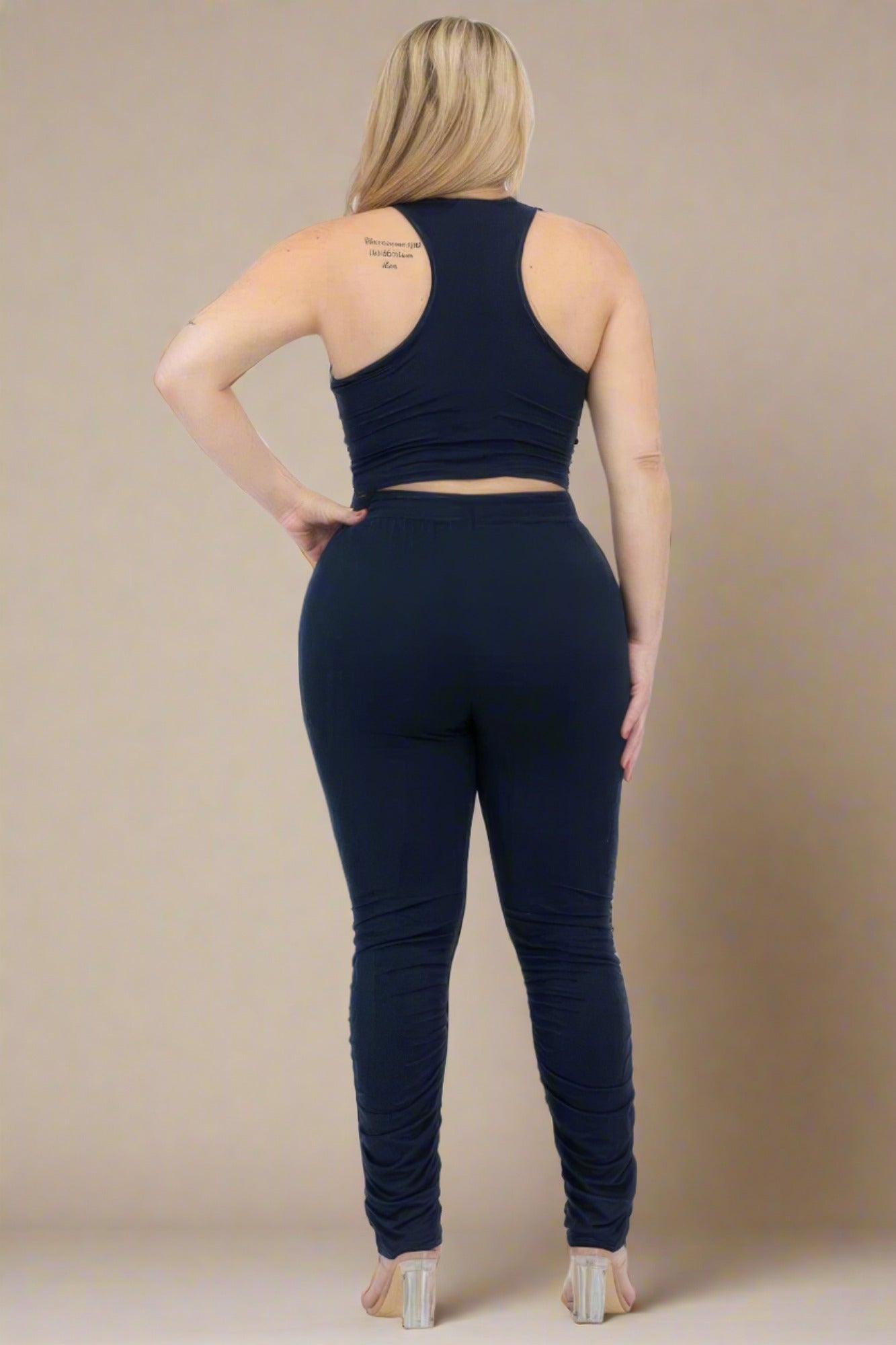 Conjunto de camiseta sin mangas corta y pantalones fruncidos de talla grande