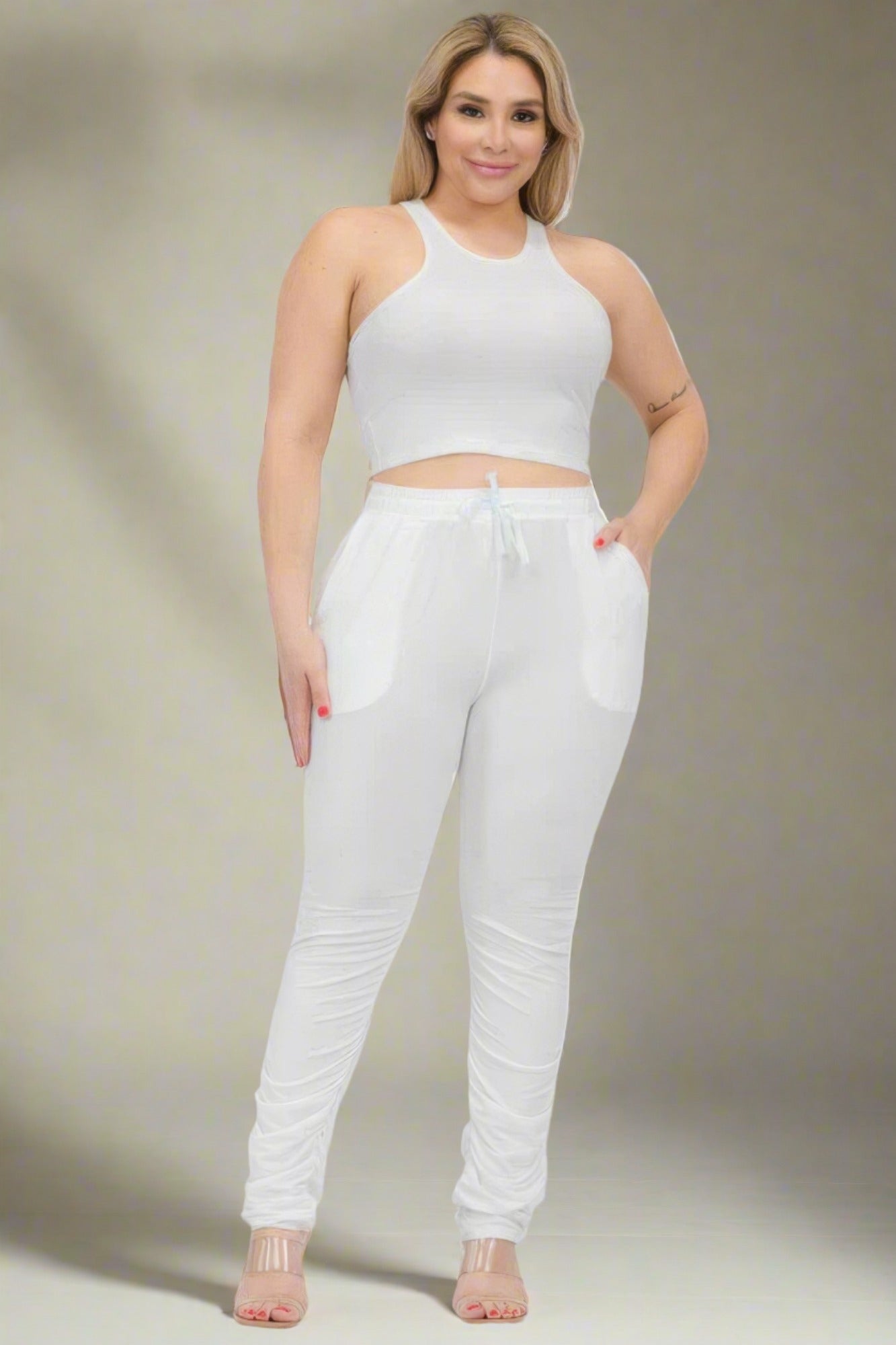 Conjunto de camiseta sin mangas corta y pantalones fruncidos de talla grande