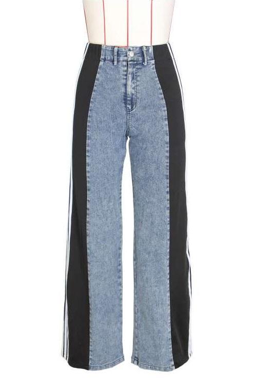 Jean large à rayures et blocs de couleurs en denim