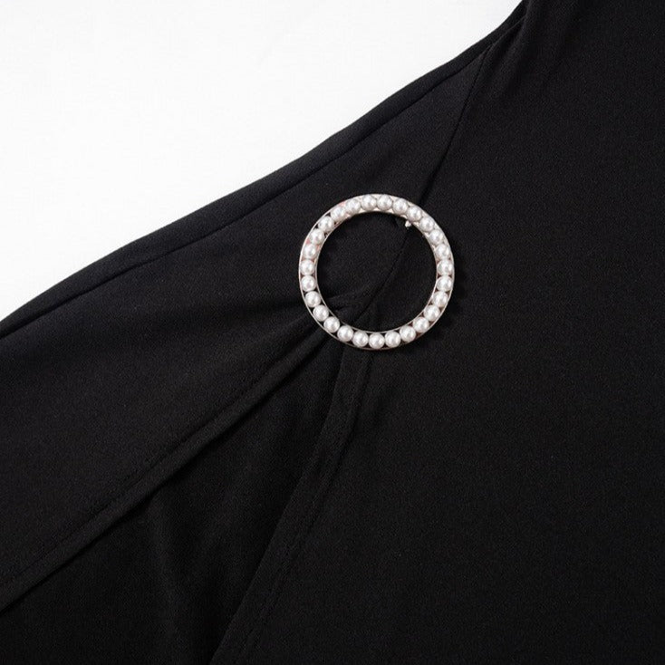 Vestido sin mangas con un solo hombro y dobladillo dividido con parches