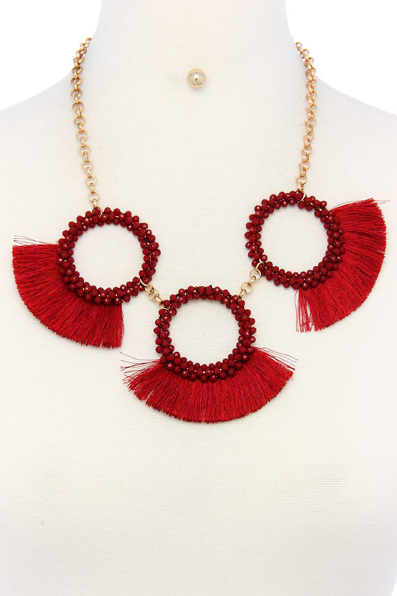 Ensemble collier et boucles d'oreilles tendance et élégant