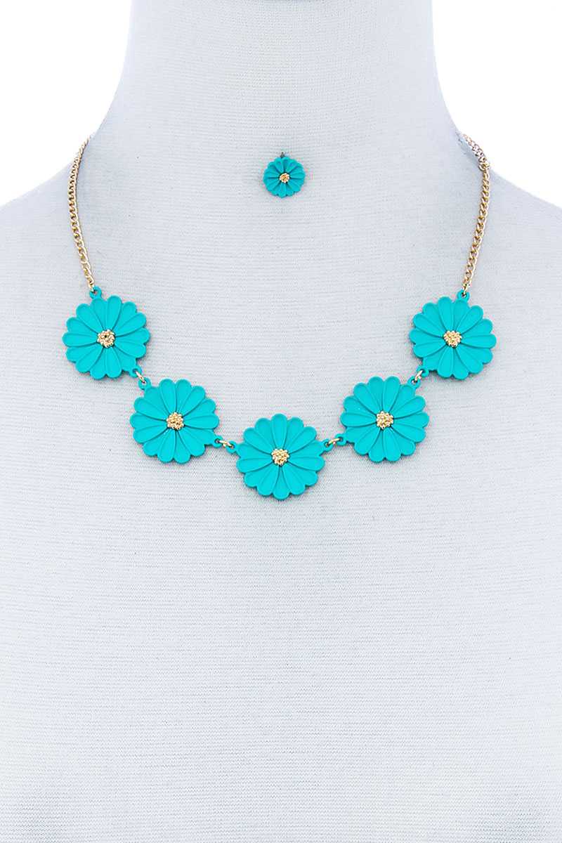 Ensemble collier et boucles d'oreilles à fleurs tendres et mignonnes à la mode