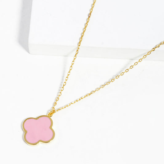Collar con colgante de flor bañada en oro