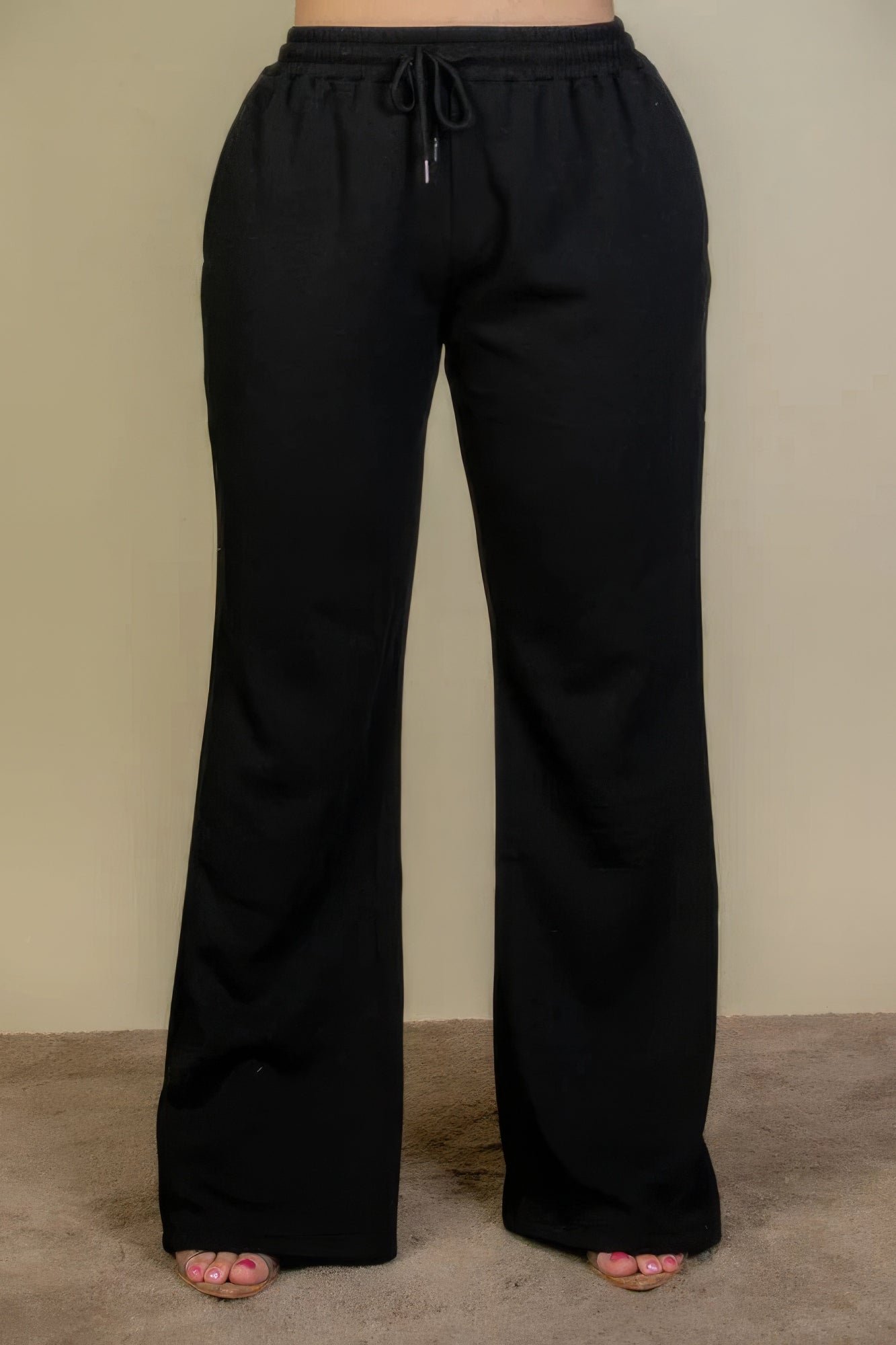 Pantalones deportivos con bolsillos inclinados y cintura con cordón ajustable de talla grande