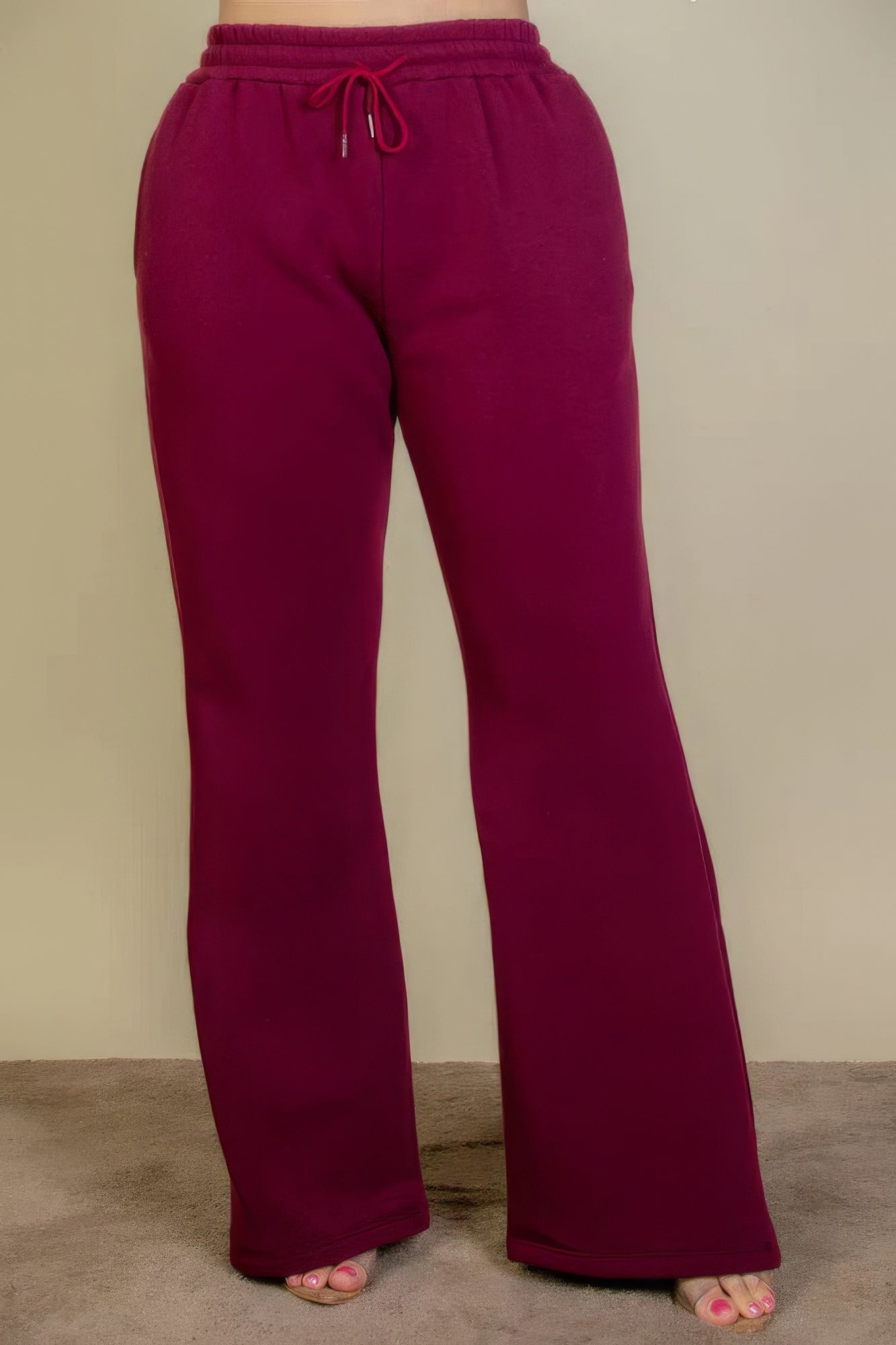 Pantalones deportivos con bolsillos inclinados y cintura con cordón ajustable de talla grande
