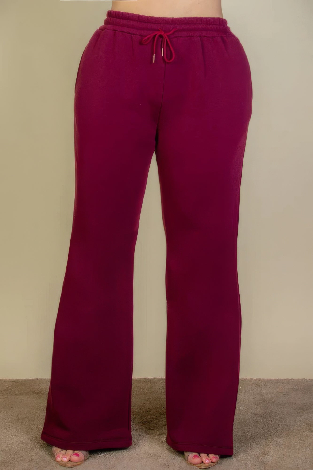 Pantalones deportivos con bolsillos inclinados y cintura con cordón ajustable de talla grande