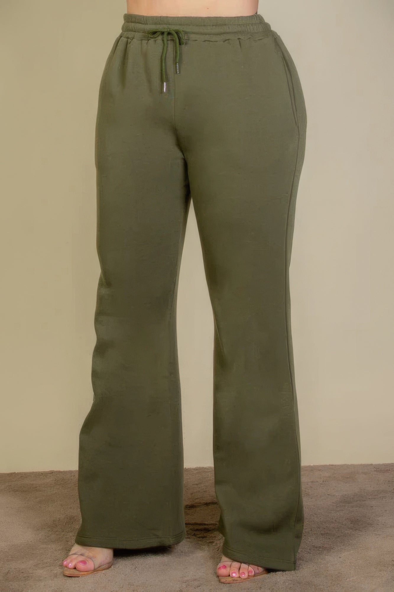 Pantalones deportivos con bolsillos inclinados y cintura con cordón ajustable de talla grande