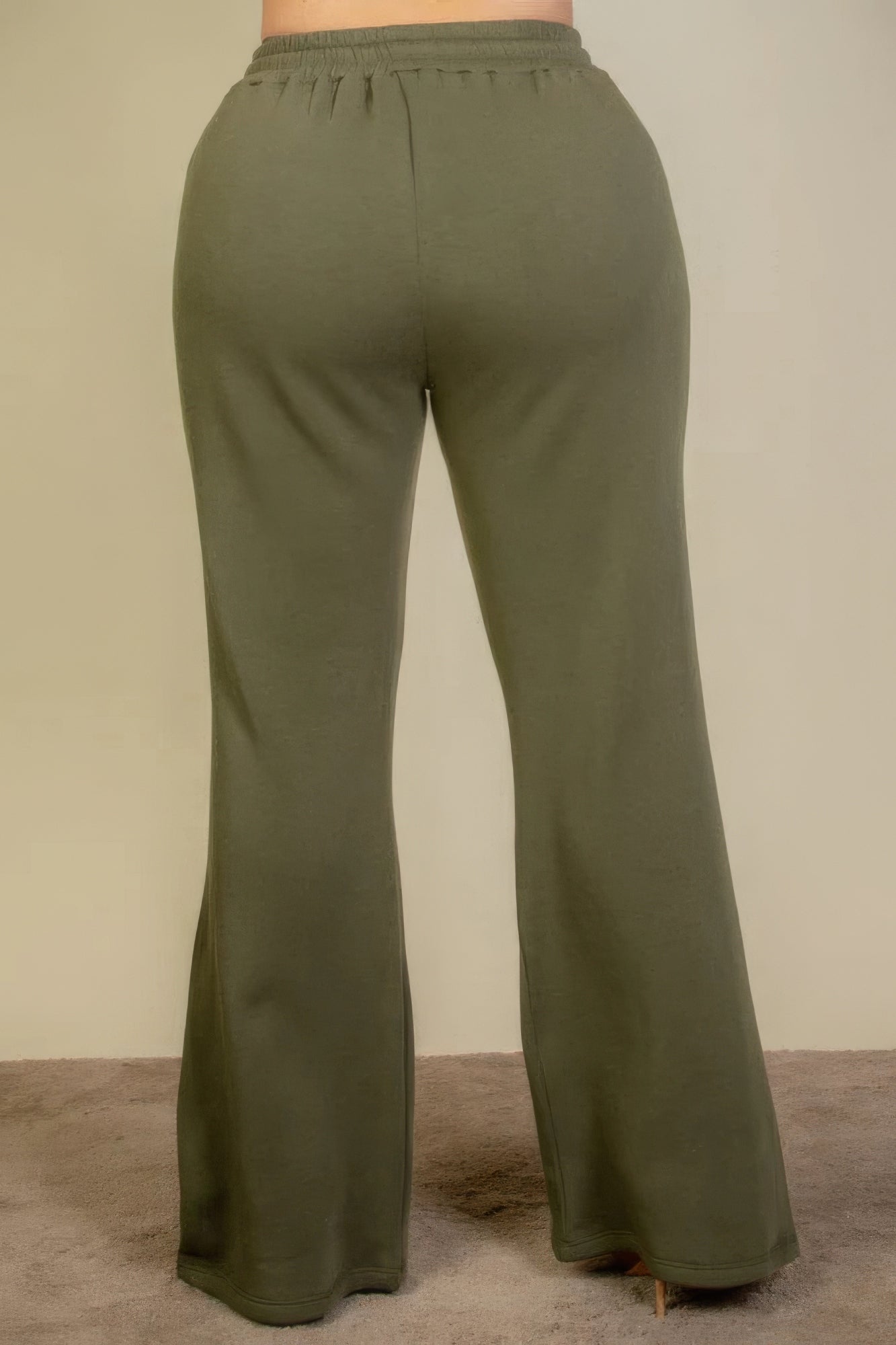 Pantalones deportivos con bolsillos inclinados y cintura con cordón ajustable de talla grande