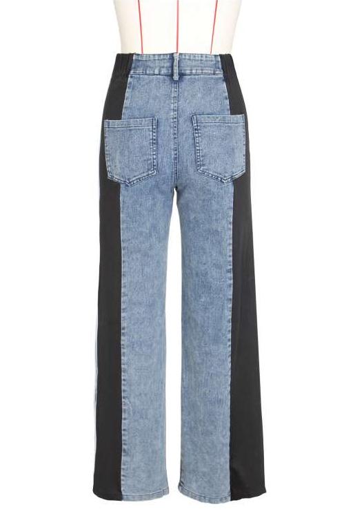 Jean large à rayures et blocs de couleurs en denim