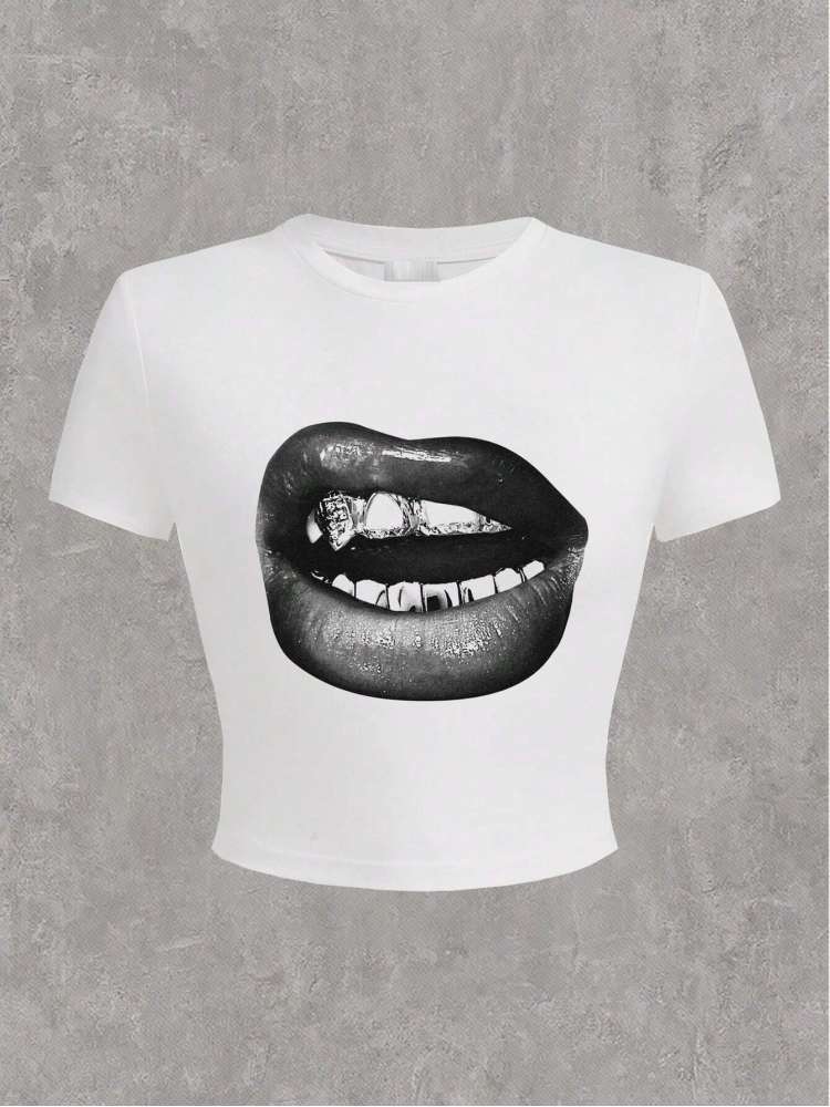 Camiseta corta con labios